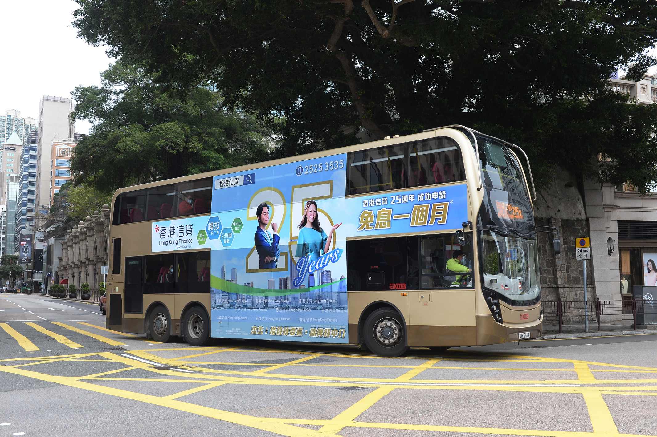 Bus：「Hong Kong Finance」Advertisement